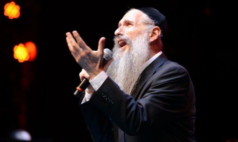 לאחר שעזב בגלל העישון: מרדכי בן דוד יפצה את המארח