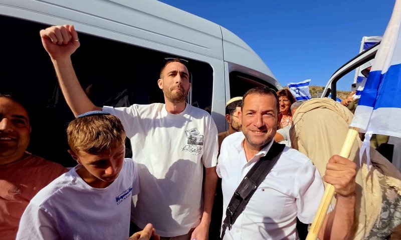 אבינתן אור חזר הביתה: "אף אחד לא יכול עלינו כשאנחנו ביחד"