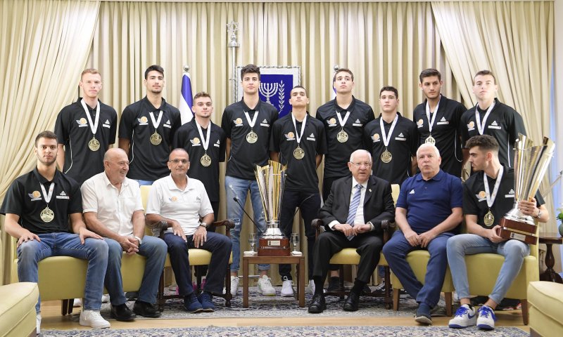 אלופי אירופה אצל הנשיא: "כמה גאווה הבאתם לנו"