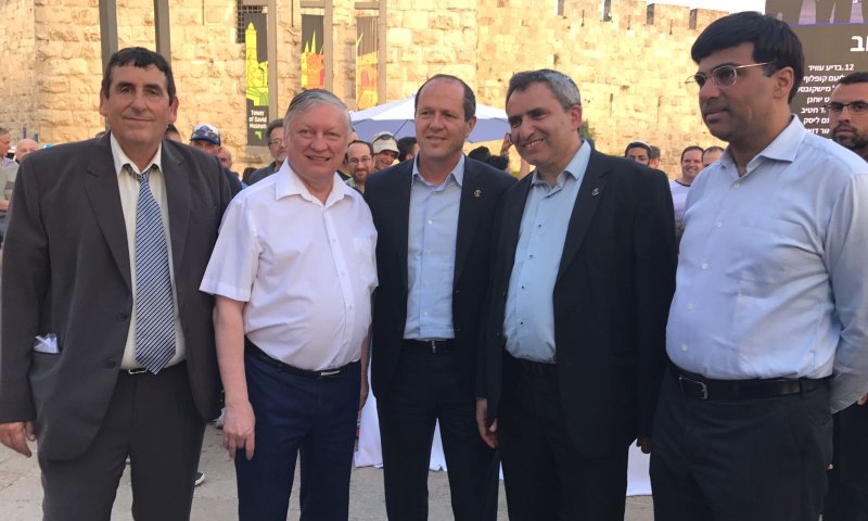 זירת שחמט ענקית בירושלים עם אלופי העולם