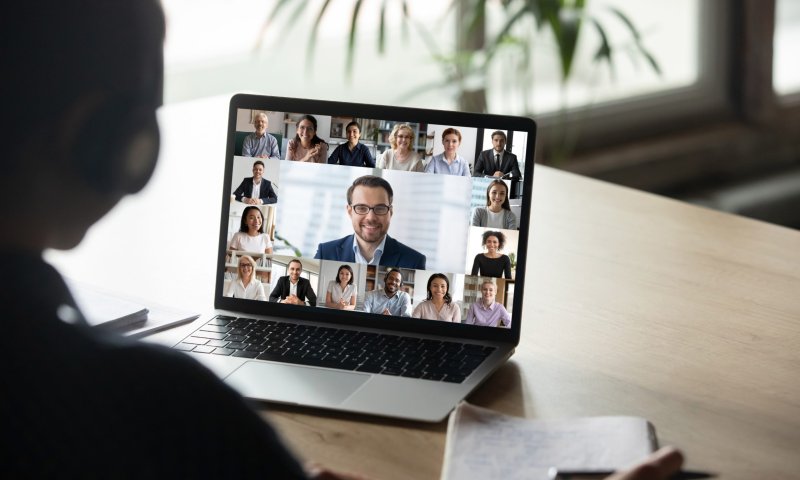 צפו: האם עבודה מהבית יעילה יותר מהמשרד?