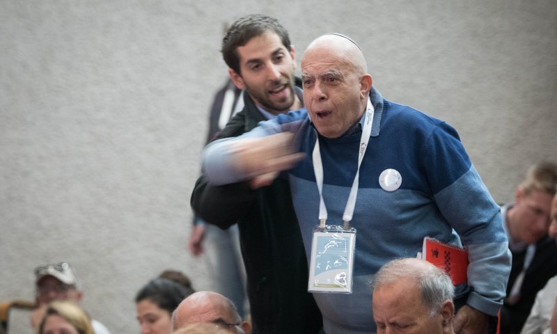 הפעיל שמתפרץ לכנסים אלי יוסף מקים מפלגה