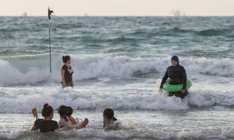 אחרי 24 שעות: הוסר איסור הכניסה לחוף הנפרד בקריות