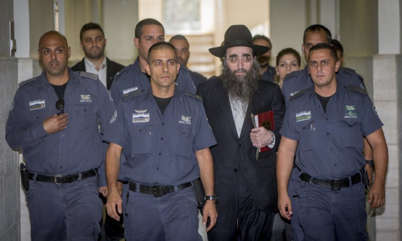 15 ספרים בשנה: הרב פינטו שוחרר מהכלא