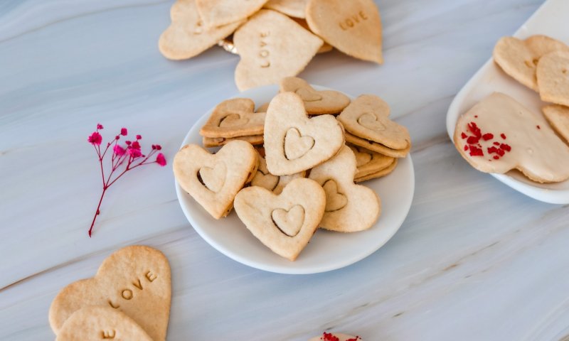 לקראת ט"ו באב: עוגיות לב טבעוניות משקדים