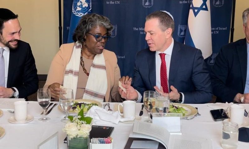 לקראת החג: ארדן ערך סדר פסח לשגרירי האו"ם &bull; צפו