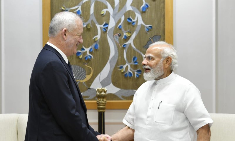 גנץ נפגש עם ראש ממשלת הודו: 'לחזק את יציבות העולם'