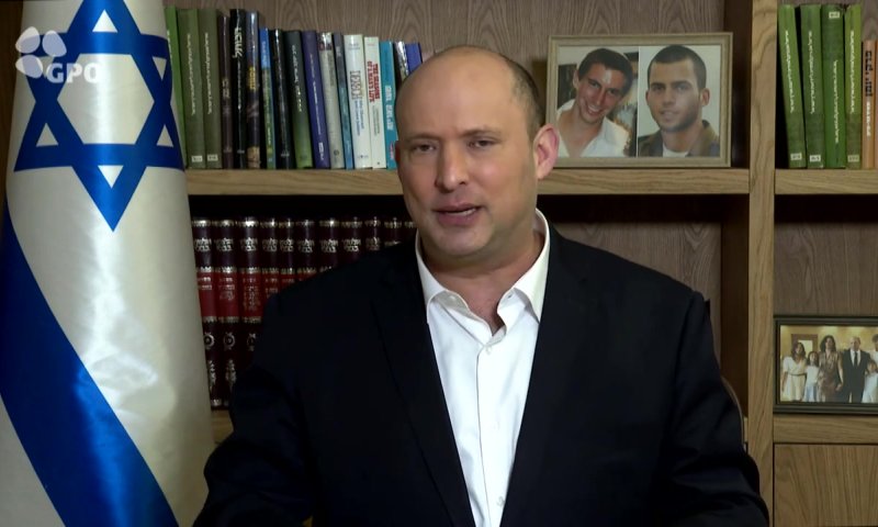 התגובות: "בנט בסדרה של ראיונות מבוהלים ופתטיים"