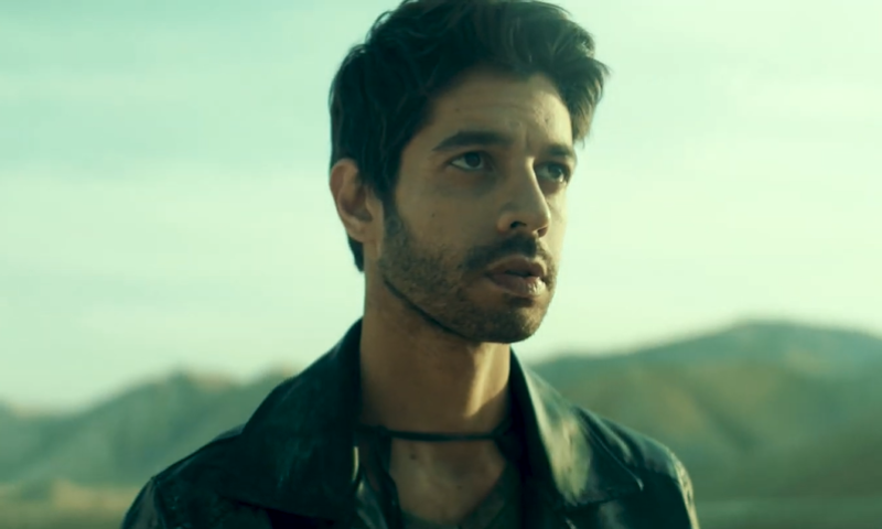 במהלך צילומים: שי גבסו נעקץ ופונה בדחיפות לטיפול