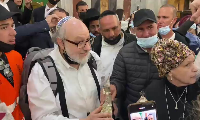 פולארד מברך שהחיינו במערת המכפלה | צפו