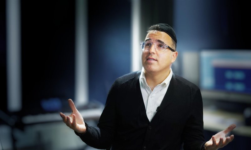 מפתיע: יעקב שוואקי מחדש את הלהיט המזרחי