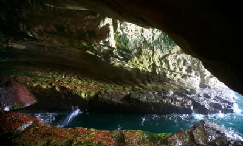 וחושך על פני תהום