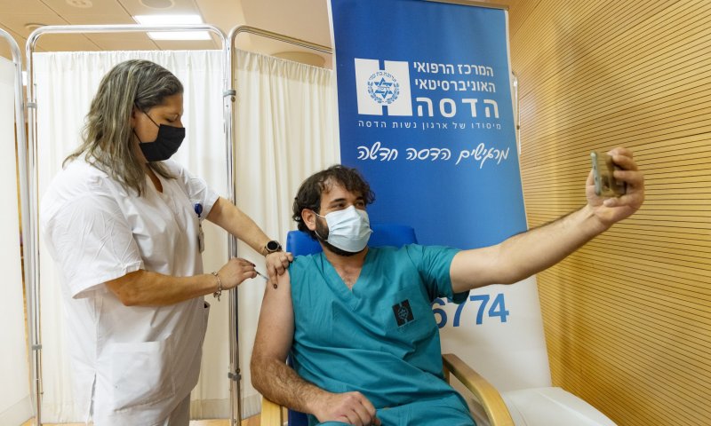 המומחים ממליצים: יתאפשר חיסון רביעי לבני 18+