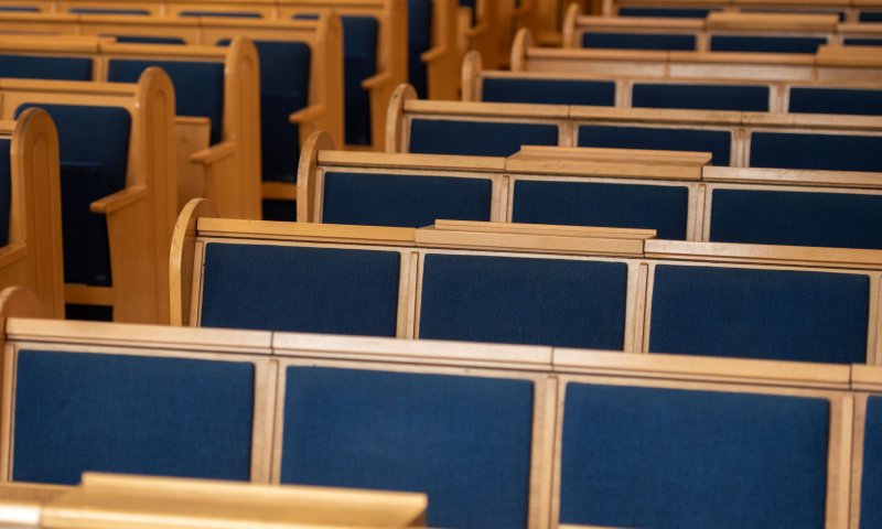 בושה: ילדים יכולים להיכנס לקניונים אבל לא לבתי כנסת