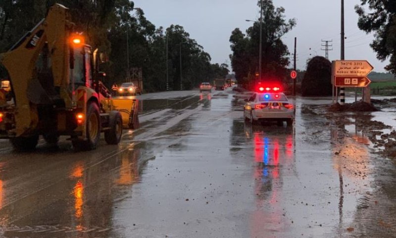 מצפון עד דרום:בשל הצפות: עשרות כבישים נחסמו