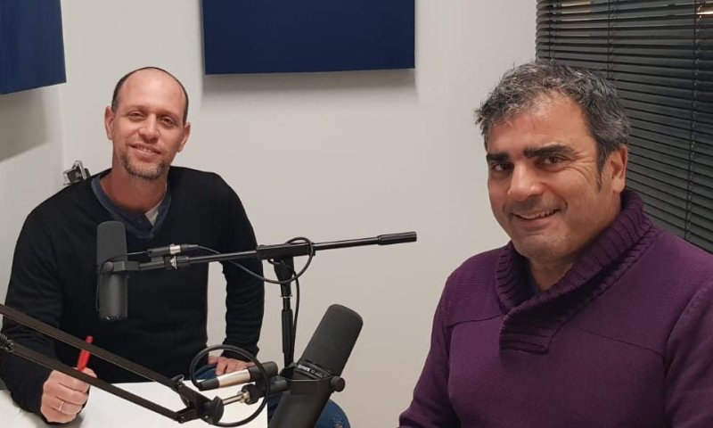 מהגששים ועד טל פרידמן: צוללים להומור הישראלי עם ג'קי לוי