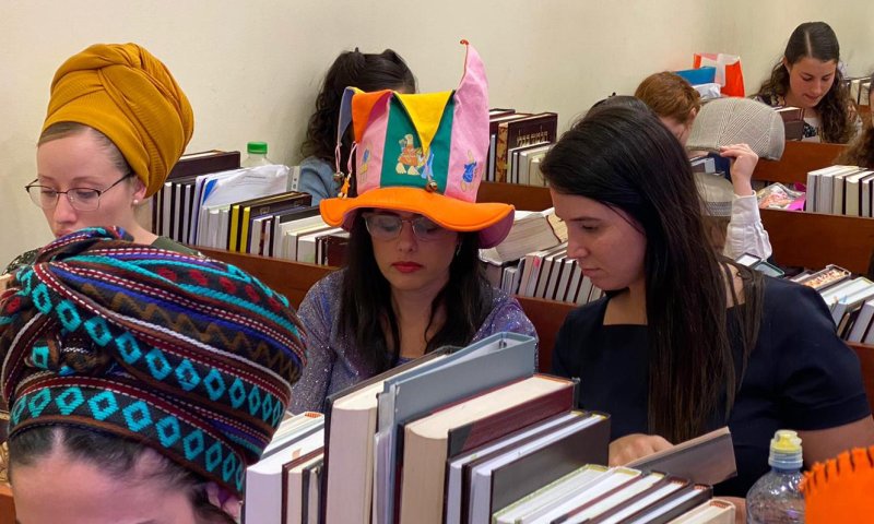 מתפללים ל"ונהפוכו": כך חגגו הפוליטיקאים פורים