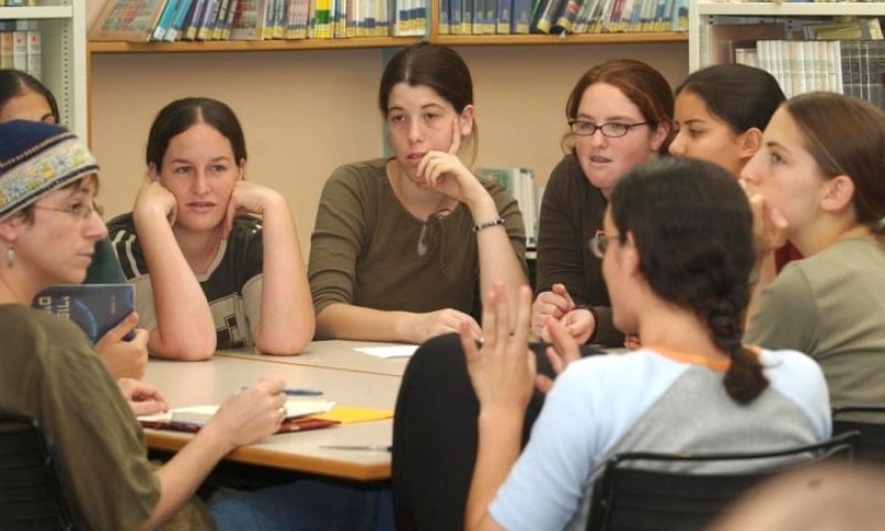 היסטוריה ציונית? אפשר לסמוך על האולפניסטיות