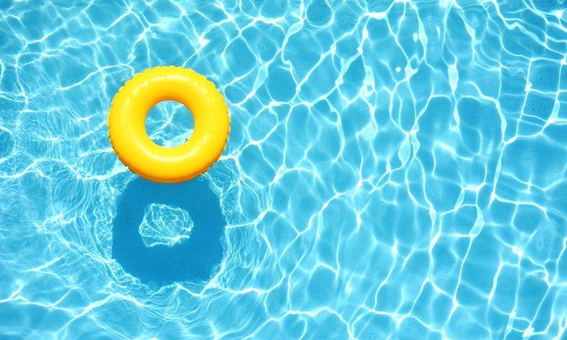 &rlm;נערה טבעה בבריכה במעלה אדומים, מצבה בינוני-קשה