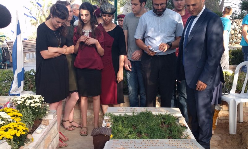 30 לאלחי טהרלב: "דמעות של כאב יורדות לי מהלב"