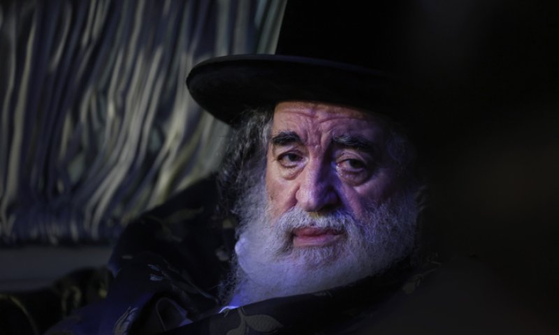 האדמו"ר מויז'ניץ: "אסור לישראל לתקוף עכשיו חזרה באיראן"