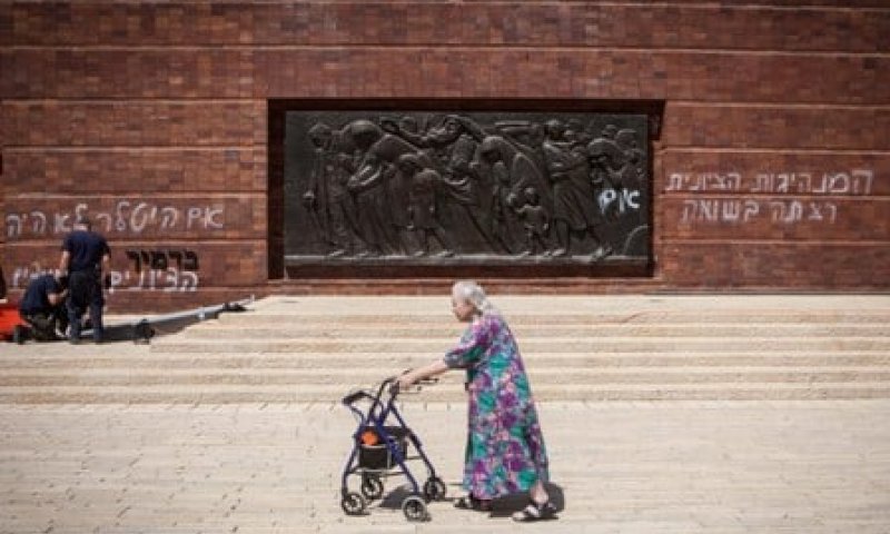 ריבלין: "מרססי הכתובות ב'יד ושם' הם מופרעים"