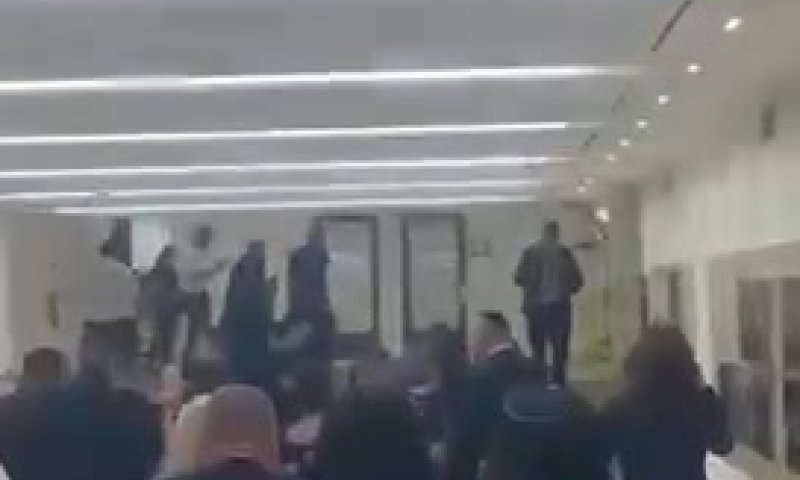 אירוע חריג: מפגינים השתוללו בכנסת. צפו