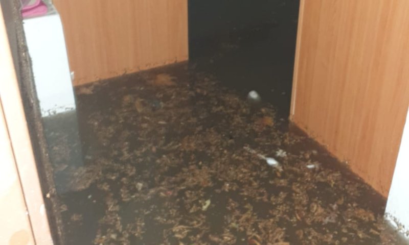 נזקי מזג האוויר: משפחה נלכדה בביתה בגבעת זאב