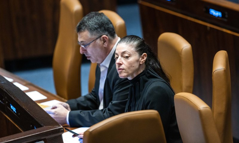 האופוזיציה תוקפת:  "אסור ליפול בספין הלילי של הליכוד"