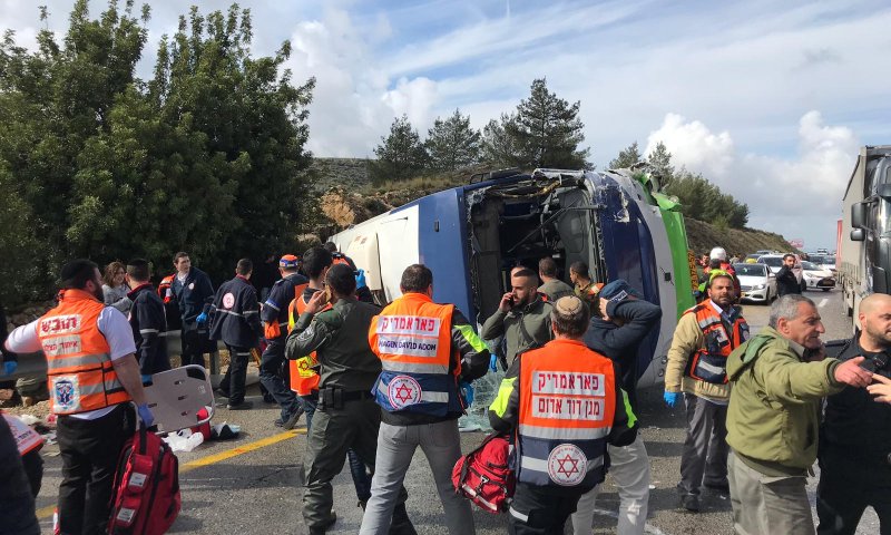 שני הרוגים ועשרות פצועים בהתהפכות האוטובוס