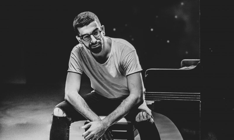 "שבורי לב": חנן בן ארי בלהיט חדש ומרגש לאלול