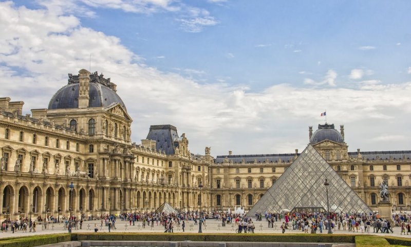 בעקבות השוד הדרמטי: מוזיאון הלובר נותר סגור