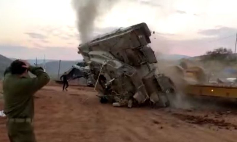 תיעוד מטורף: טנק התהפך באימון בבקעה. צפו