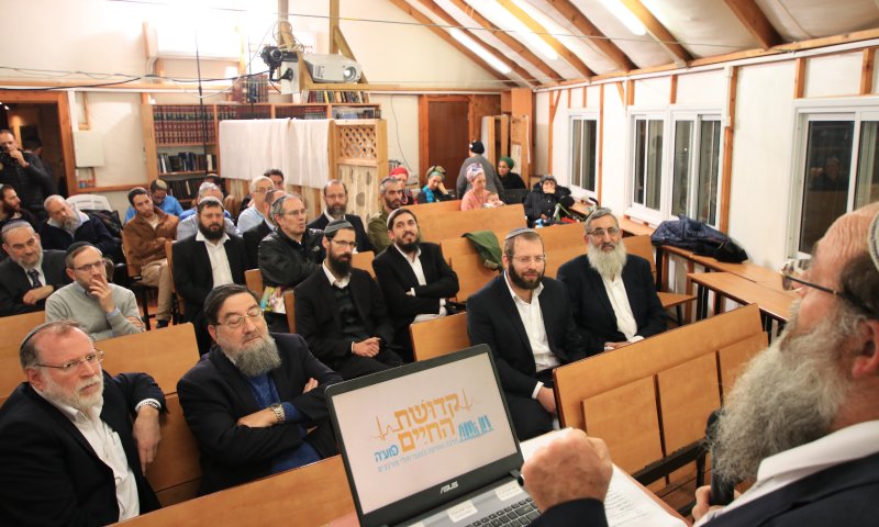 לראשונה:  קו הלכתי-רפואי לסוגיות הארכת חיי חולים