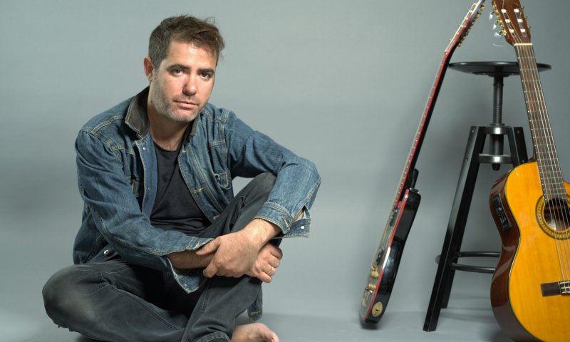 "עבדים": הראל חדד בסינגל על הטירוף של החיים