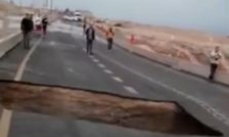 תיעוד: רגע קריסת כביש 90. צפו