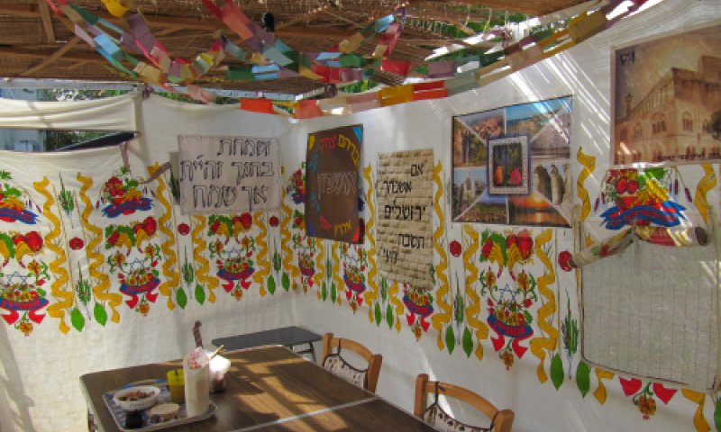 מחשבות ותהיות של ישיבה בסוכה