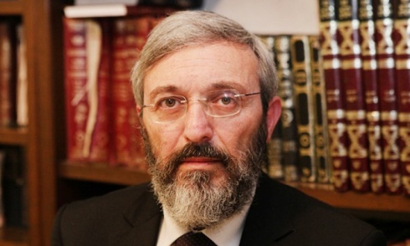 דב הלברטל מתנצל בפני משפחת מרק