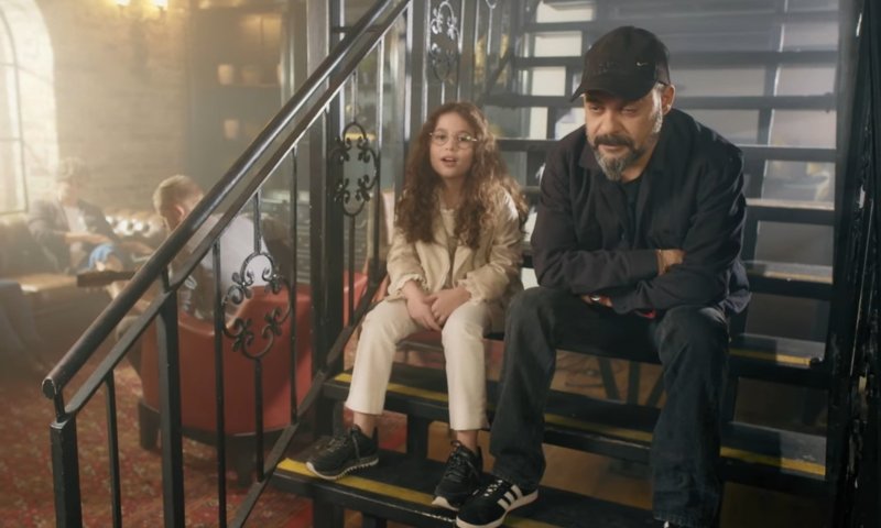 צפו: עמיר בניון ובתו בקליפ עם המשפחות השכולות