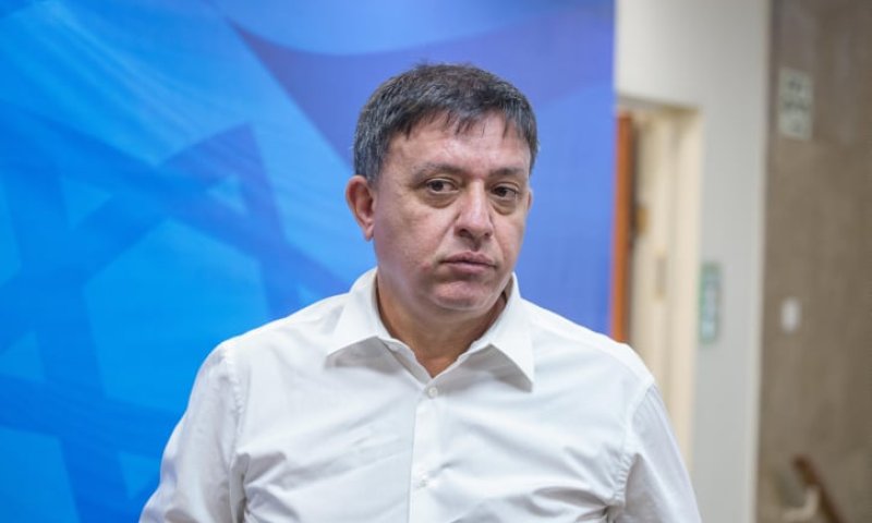 אחרי שהקפיץ את החרדים; גבאי מנסה להסביר