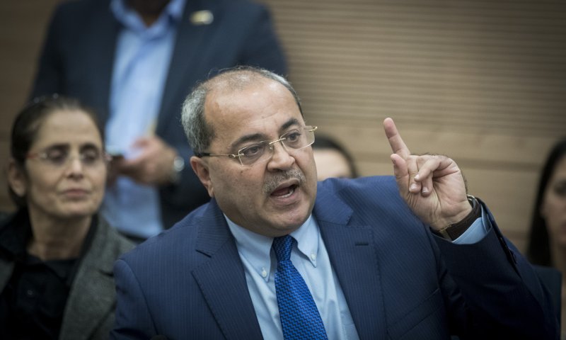 "החכי"ם הקיצונים מימין מתפרצים למסגד"