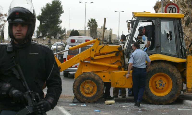הטרור מתגבר: רבש"ץ מעלה מכמש ניצל מניסיון דריסה
