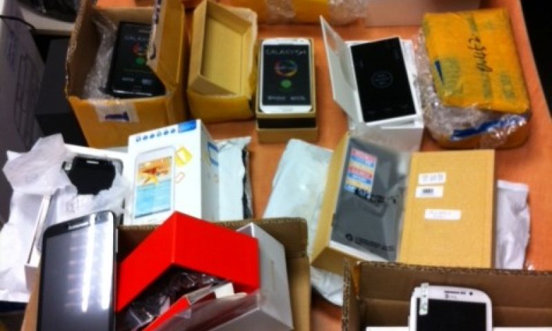 העלמות בחצי מיליון: 316 סמארטפונים מוברחים נתפסו ביום אחד