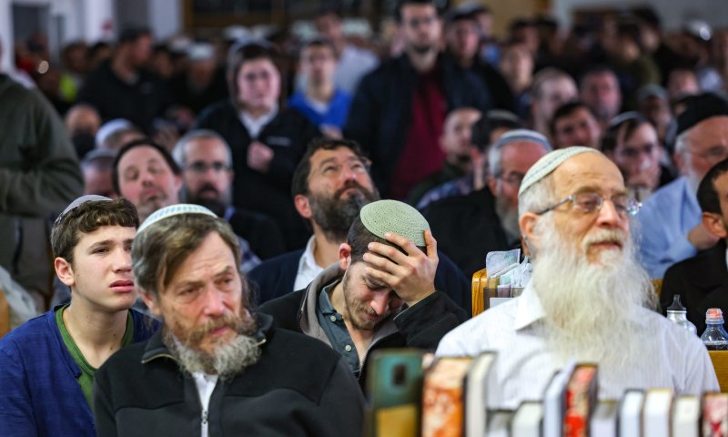 "כבתה המנורה; אהב כל רגב מאדמת ארץ ישראל"