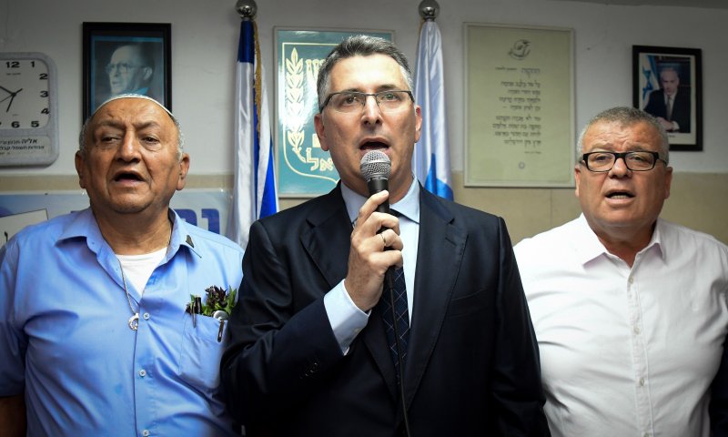 סער על נתניהו: "אם נמשיך ככה, לא נגיע רחוק"