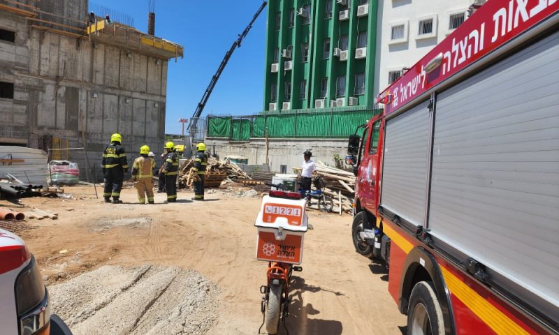 שוב: תאונה באתר בניה, אבן כבדה נפלה על פועל