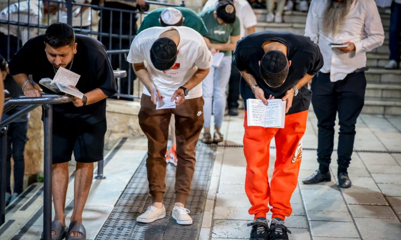 יש אלוהים: שליש העידו כי אמונתם התחזקה מאז 7/10