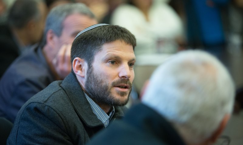 סמוטריץ' מזהיר: "צביונו של צה"ל בסכנה"