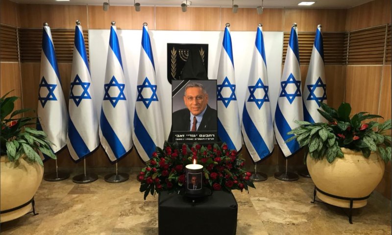 השמאל מחרים את גנדי: פועלים לביטול הנצחתו