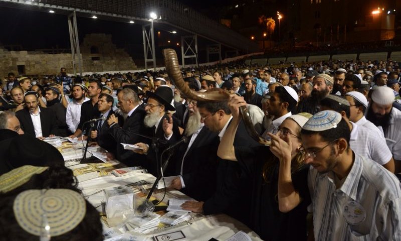 גלריית ענק: עשרים אלף איש בסליחות בכותל המערבי